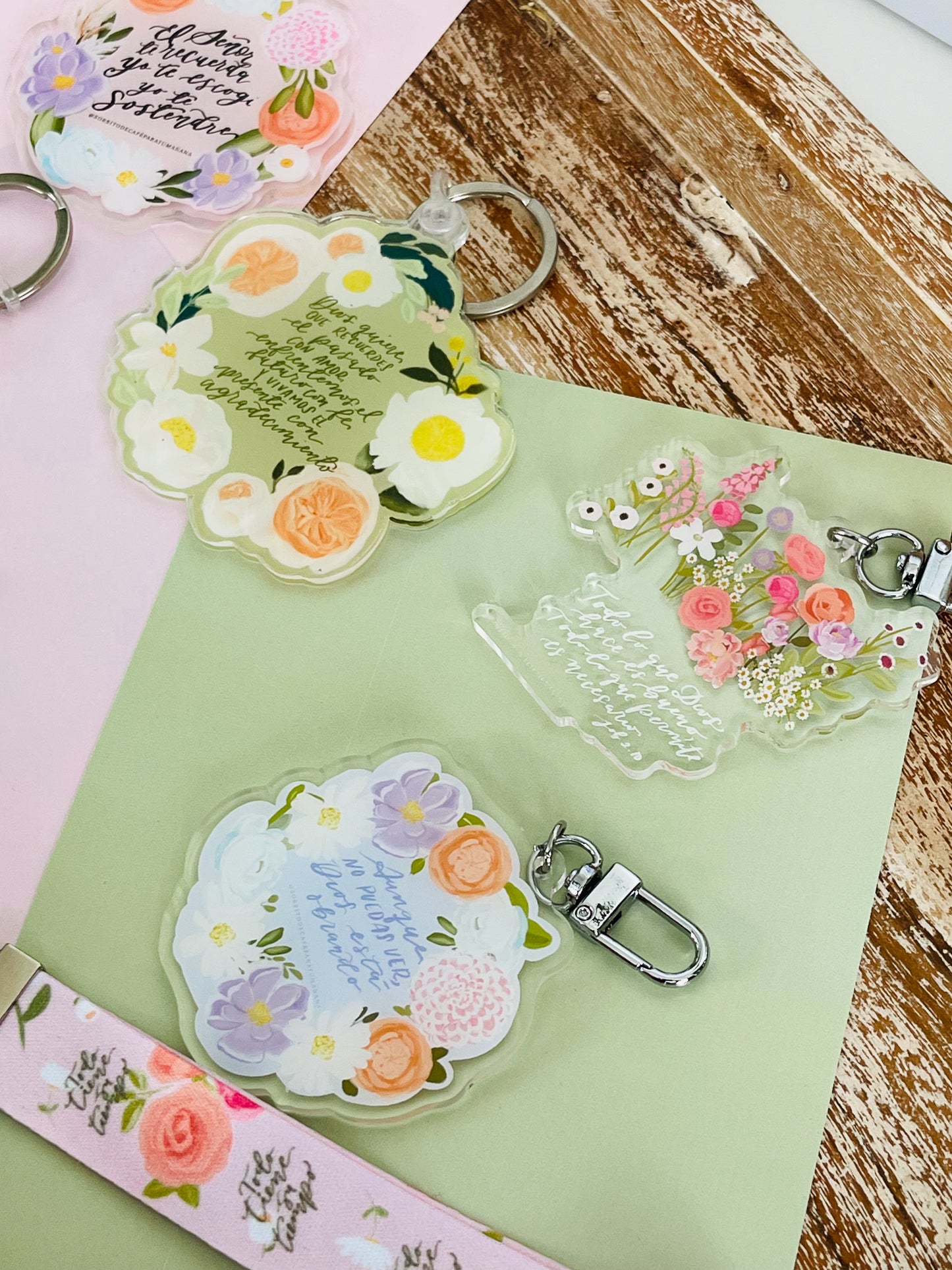 Llavero, Aunque No Puedas Ver Dios Esta Obrando.